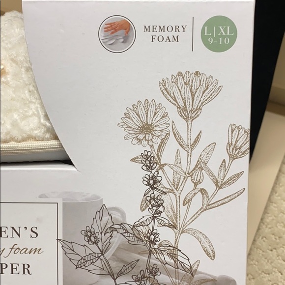 Slippers - Picture 4 of 7